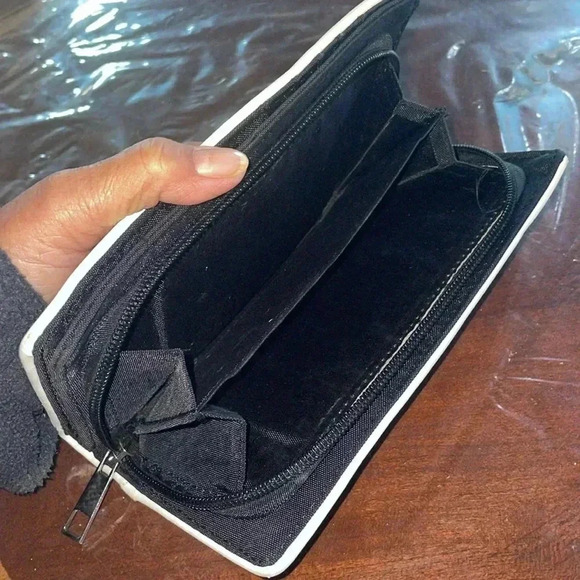 Ashley M artist series wallet - Picture 3 of 6